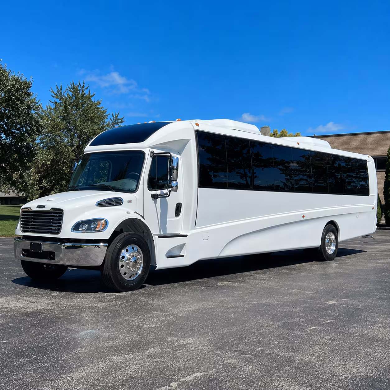 compton 25 passenger minibus