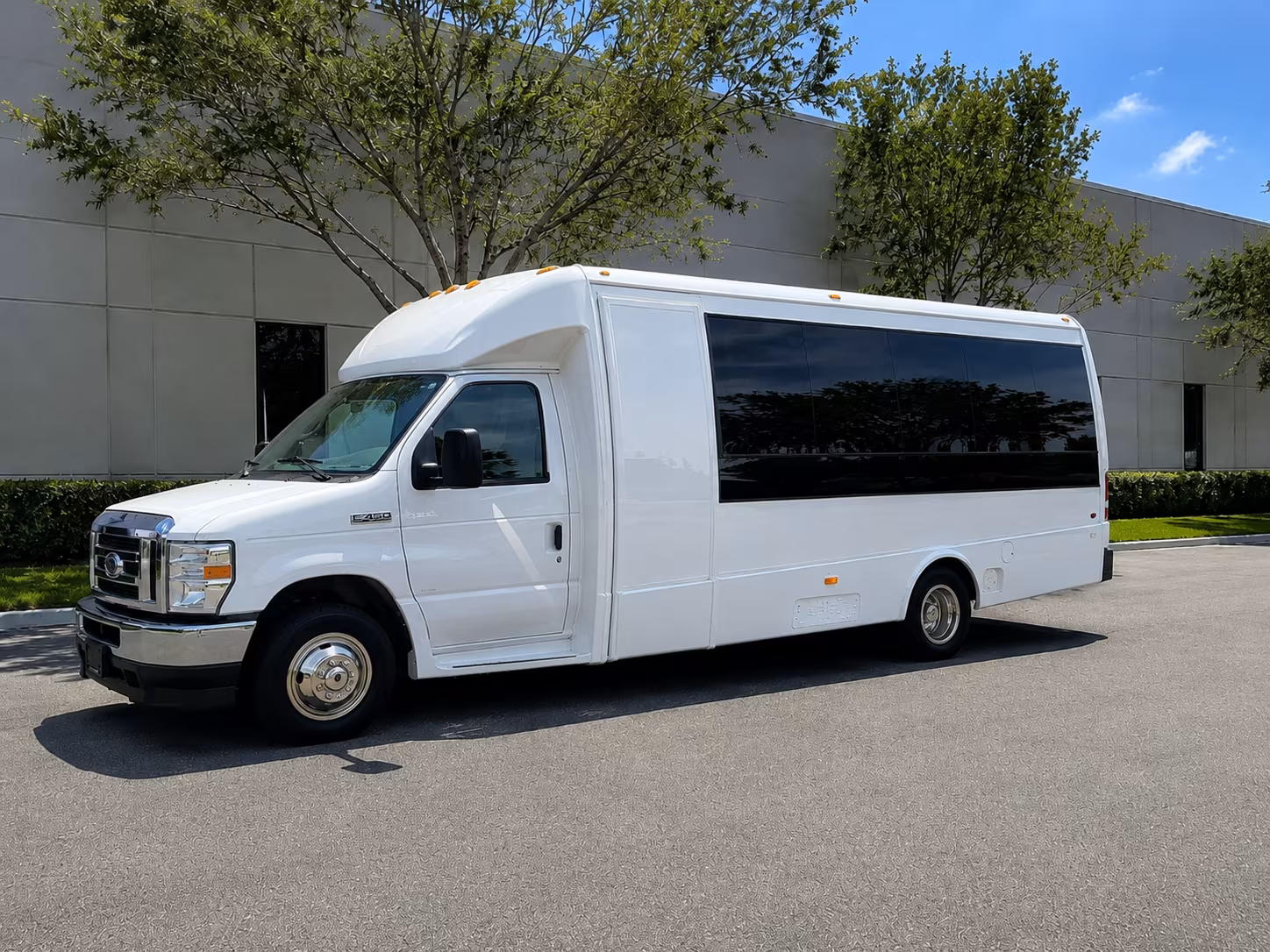 corporate airport transfer buses between compton and lax